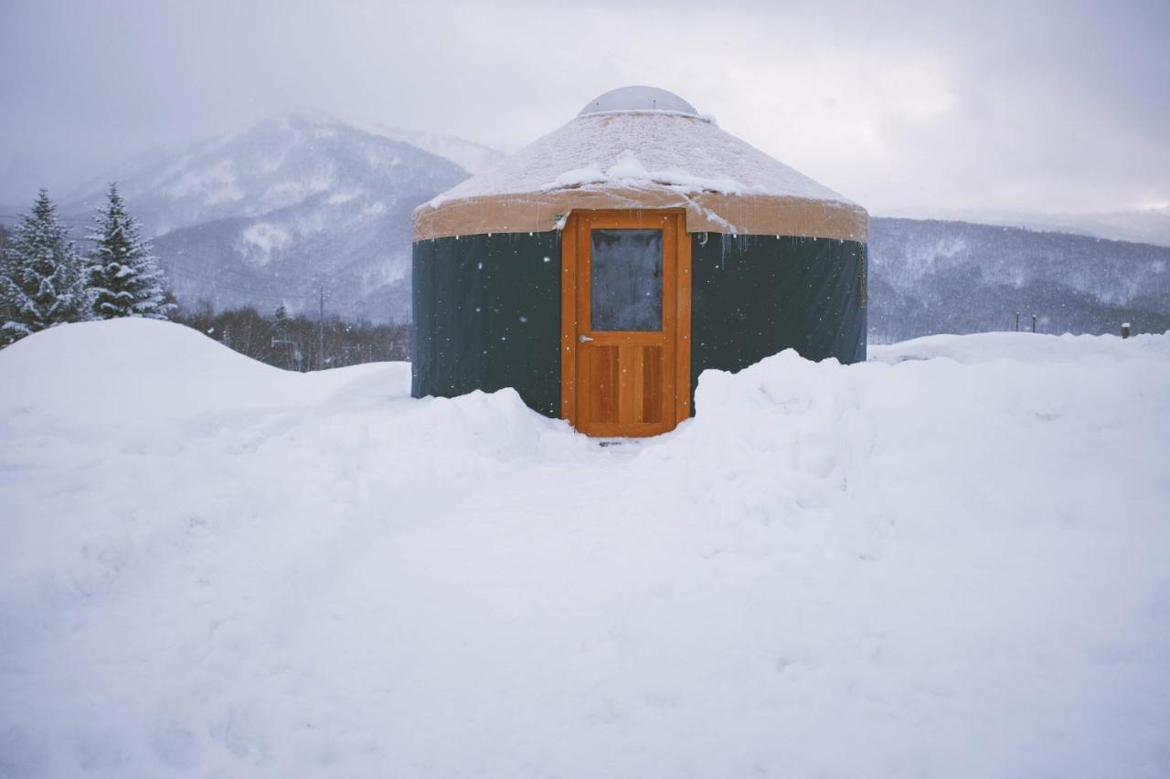 The Yurts At Margo'S Garden, Kiroro Akaigawa Exterior foto