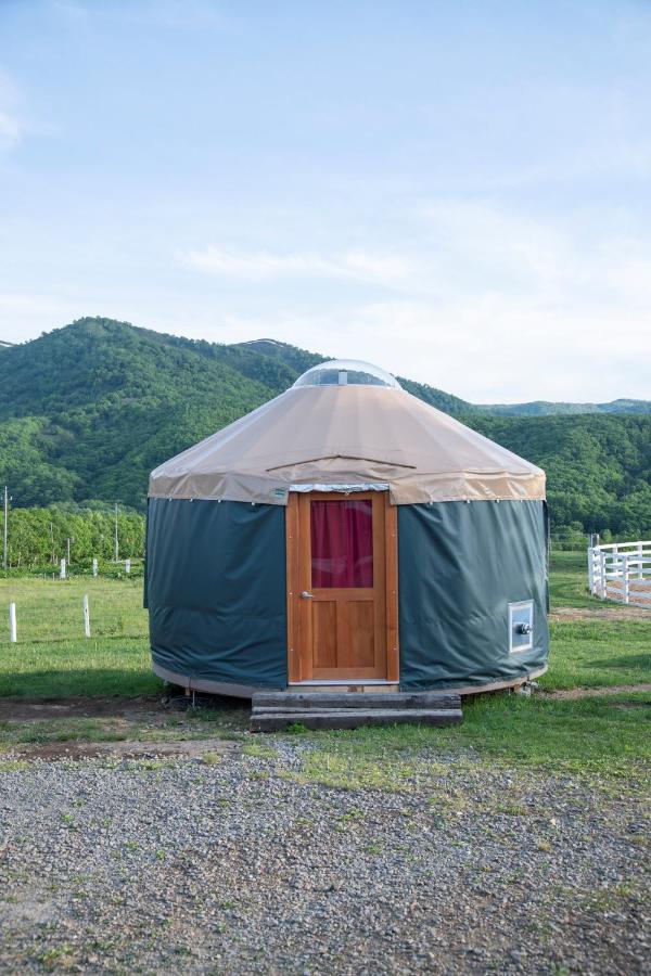The Yurts At Margo'S Garden, Kiroro Akaigawa Exterior foto